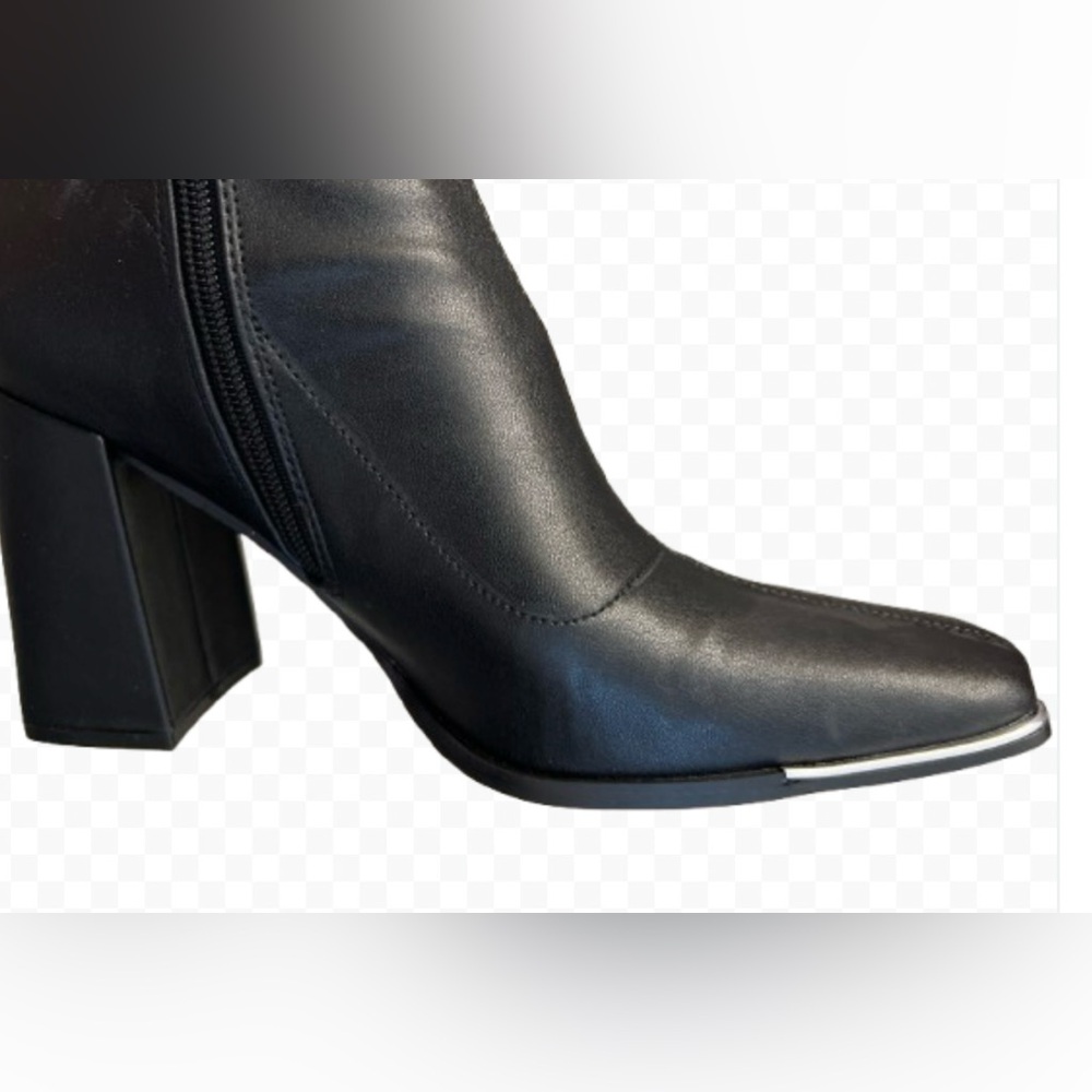 PrettyLittleThing Pull On PU Leather Boots Silver Cap Square Toe Heel NIB Sz 9 - Picture 6 of 7